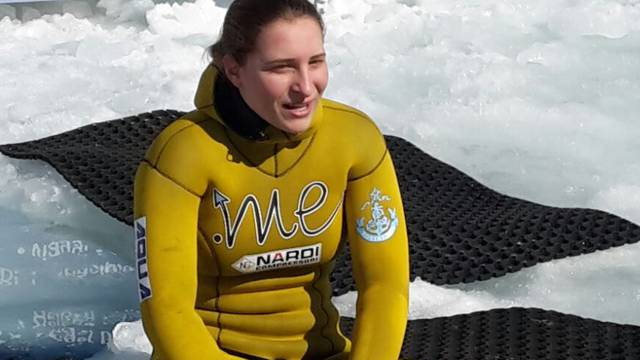 Kakav ledeni zaron: Valentina (18) je prava kraljica dubina