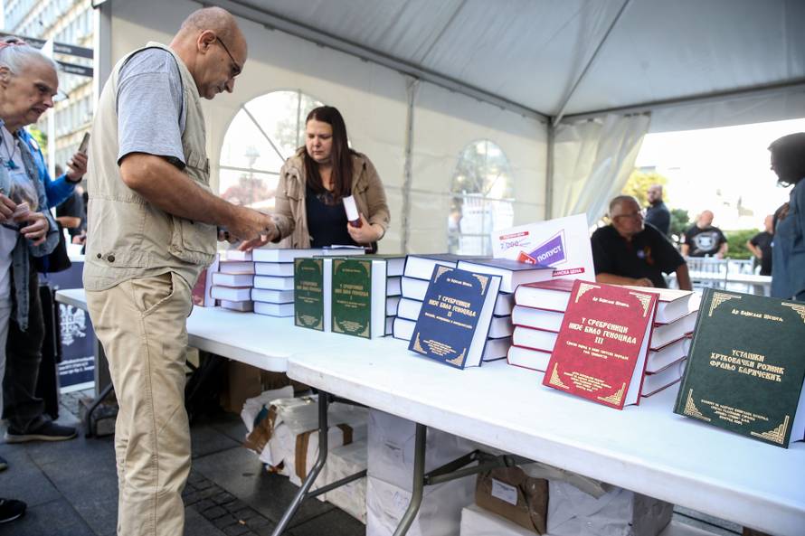 Beograd: Promocija drugog izdanja knjige Vojislava Šešelja "U Srebrenici nije bilo genocida"