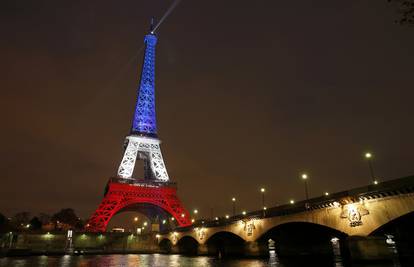 Opet otvorili Eiffelov toranj: Svijetlio u bojama Francuske