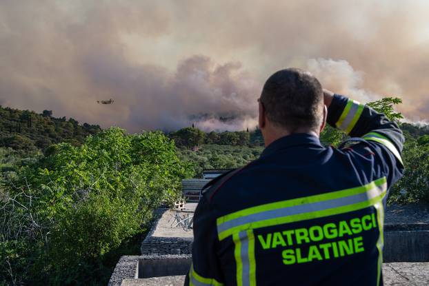 Veliki požar u Okrugu Gornjem kraj Trogira