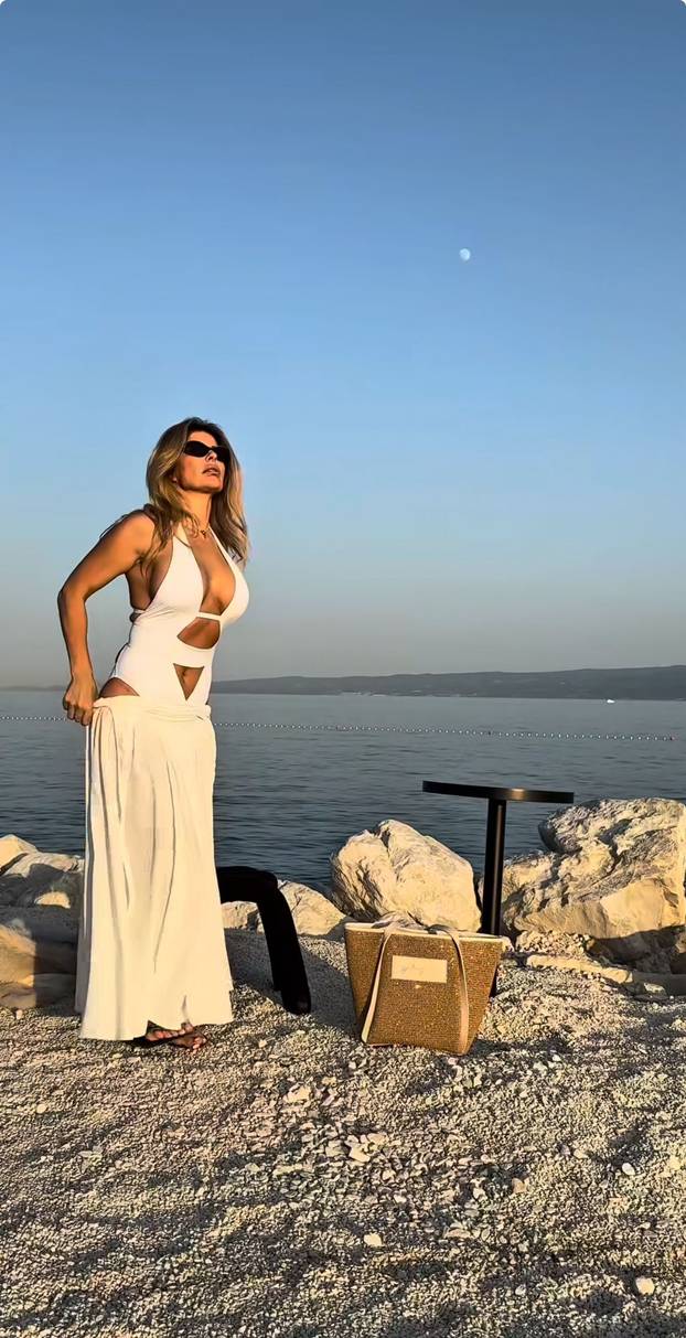 FOTO One će rastjerati oblake! Osvojile su svojim izdanjima u mini bikinijima i tangicama...