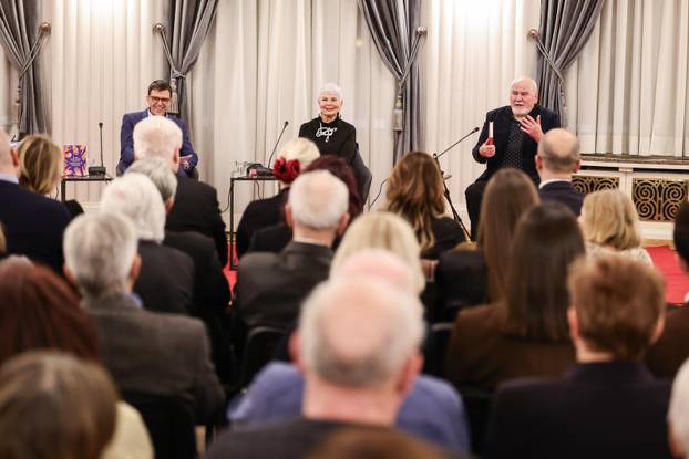 Zagreb: Promocija knjige Žene koje mašu rukama Jadranke Kosor