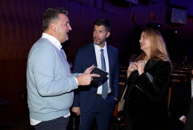 Zagreb: Brojni poznati na Božićnom gala koncertu Croatia osiguranja "Croatia povezana pjesmom" u KD Lisinski