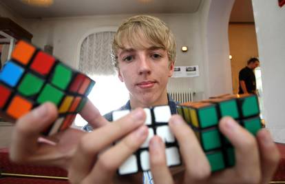 Rubikova kocka: Hrvatski rekorder ju složi za 8,85 sekundi
