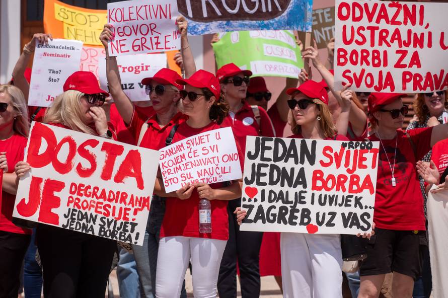 Biograd na Moru: Odgajateljice su održale prosvjed ispred gradske uprave