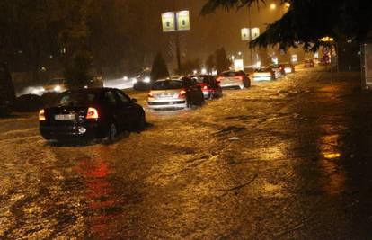 Kaos na ulicama: Poplave u Splitu, Šibeniku i Vodicama