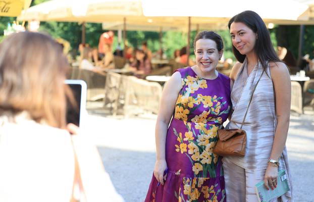 Zagreb: Promocija knjiga iz serijala Bridgerton i susret s autoricom Juliom Quinn