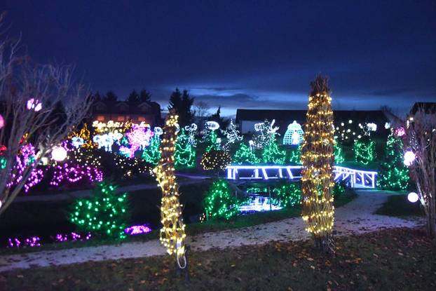 Magično Božićno blagdansko imanje obitelji Salaj zabljesnulo je u punom sajaju