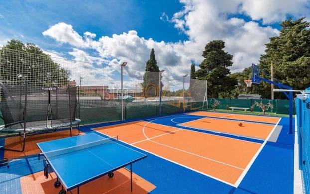 FOTO U ovoj vili u Istri možete živjeti kao u filmu: Ima jacuzzi, vinski podrum i terene za sport