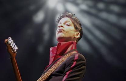 Princeova odjeća, gitara i nakit na dražbi prodani za 675.000  $
