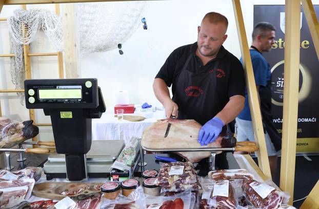 Drniš: Otvoren 9. me?unarodni festival pršuta