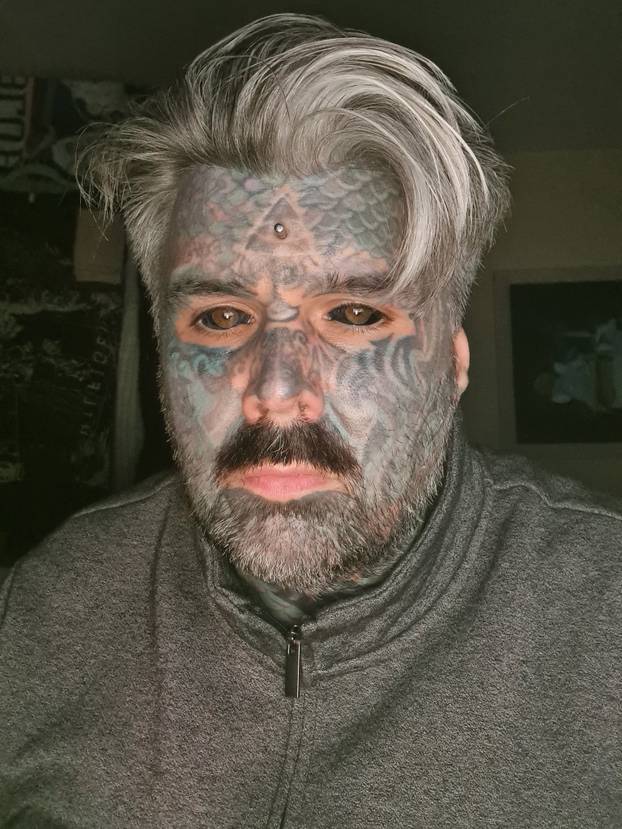 FOTO Više mu ne stane nijedna tetovaža! Uklonio je i bradavice. Evo kako je prije izgledao: Wow