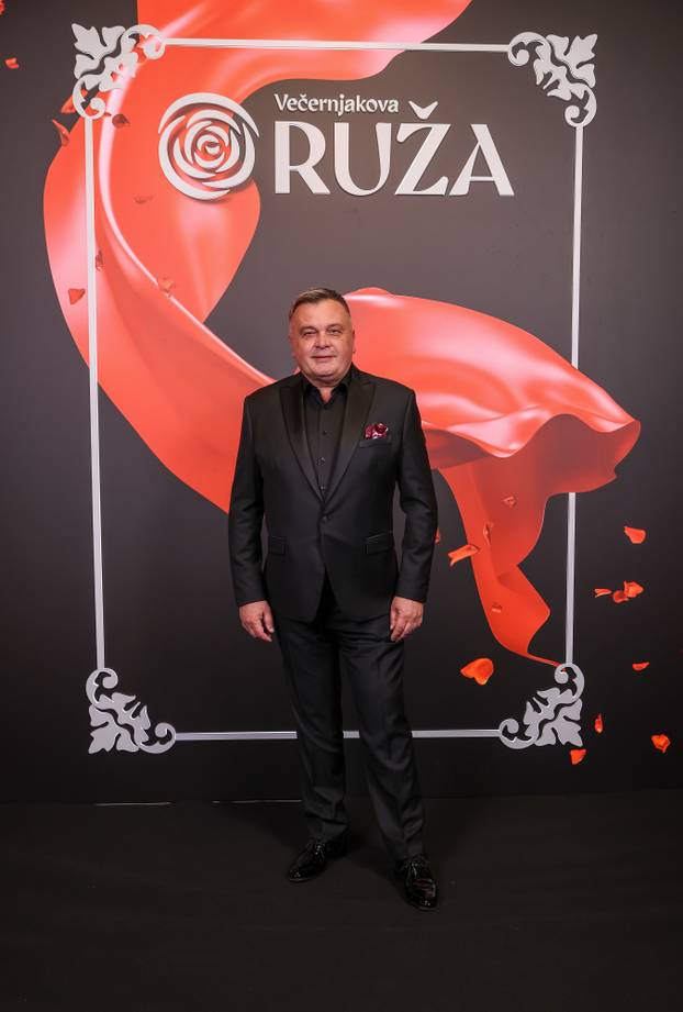 Zagreb: Uzvanici na dodjelu medijske nagrade "Večernjakova ruža" u Hrvatskom narodnom kazalištu