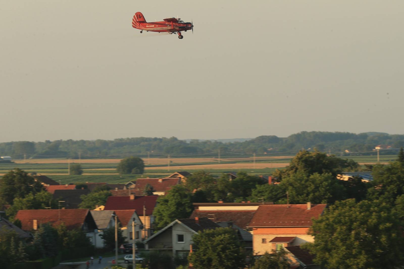 ZapoÄelo tretiranje komaraca iz aviona na podruÄju Bilja