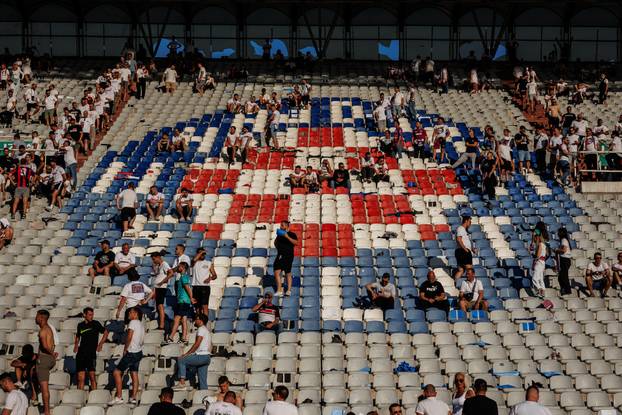 Split: Interventna policija ispratila "navijače" nakon utakmice Hajduk i Dinamo 