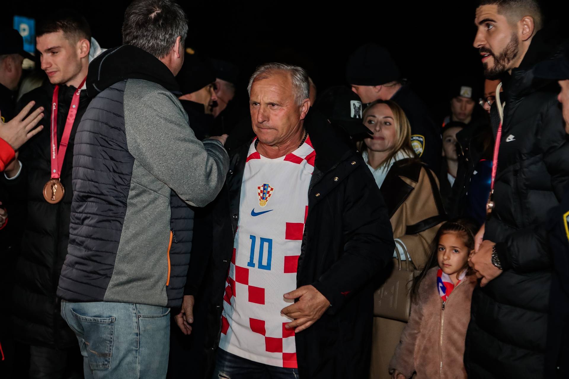 Zadar: Tata Luke Modrića dočekao s navijačima Dominika Livakovića i Martina Erlića