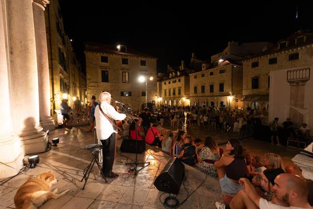 Dubrovnik: Ibrica Jusić na skalinima svetog Vlaha