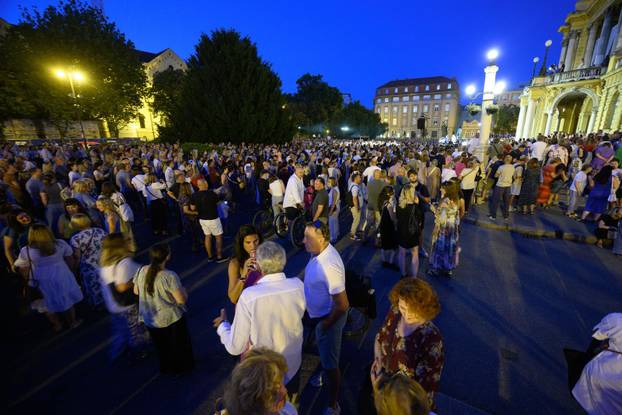 Zagreb: HNK završio kazališnu sezonu koncertom "Devedesete – godine koje pamtimo"