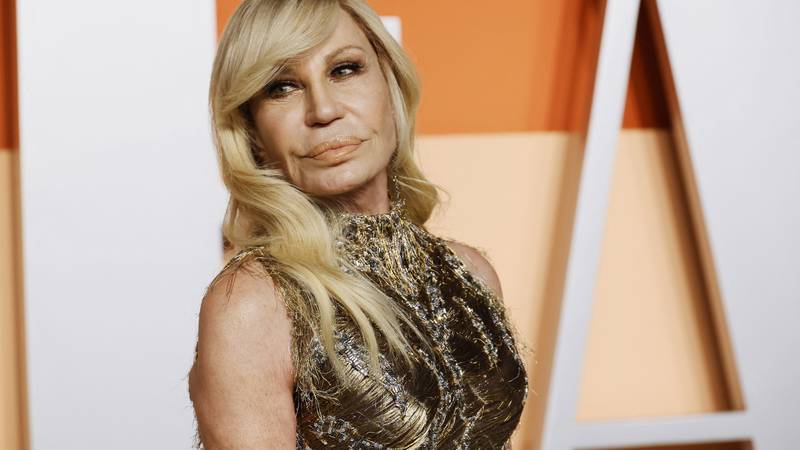 Donatella mrzi starenje, ovisna je o operacijama: Nisam rođena ljepotica. Prirodno je za povrće 18 pxl reu 030325 129217139