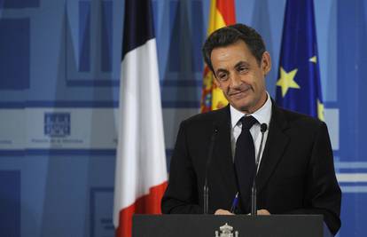 Sarkozy troši 90.000 kn na dan na hranu, a ima i 121 automobil