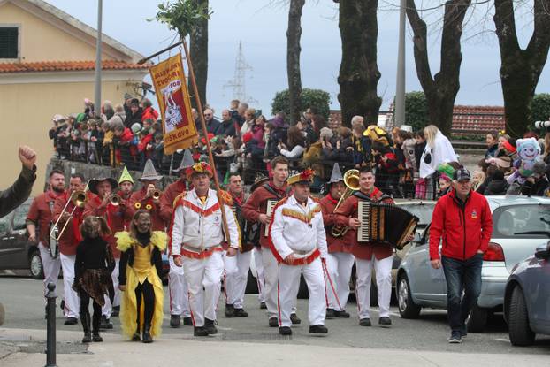 Rijeka: Doček Halubajskih zvončara u centru grada