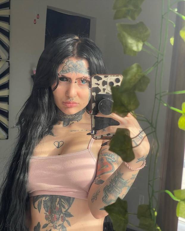 FOTO Cijela je tetovirana, ima i zmijski jezik: 'Vrijeđaju me da sam demon! Osjećam se lijepo'