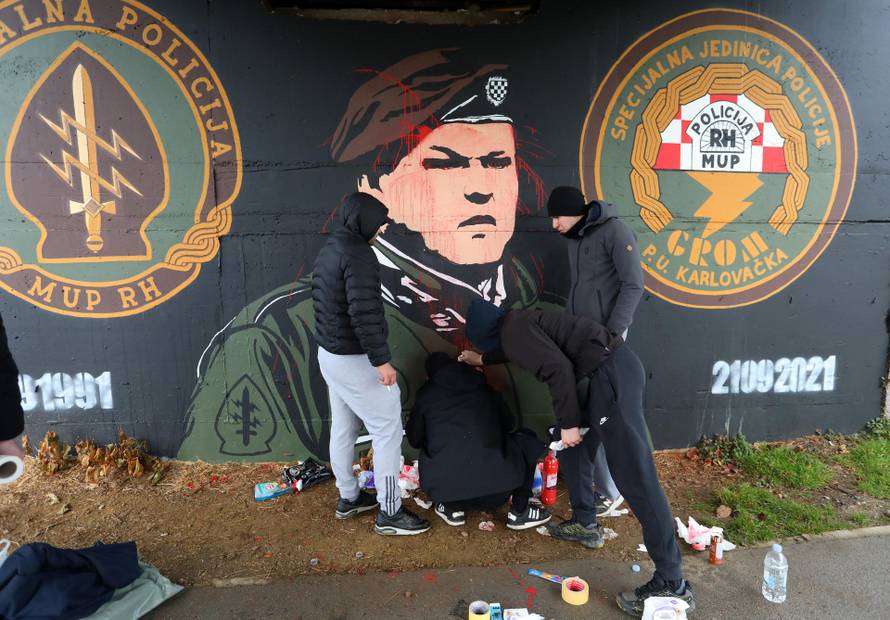 Karlovac: Tijekom noći mural Miši Hrastovu zaliven je crvenom bojom