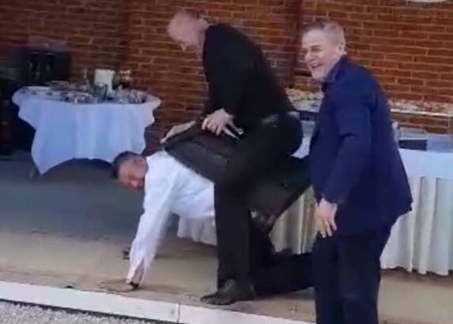 Điha, điha, Miki: Na proslavi s Bandićem zajahao svog kuma