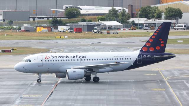 Hamburg Airport - Brussels Airlines machine