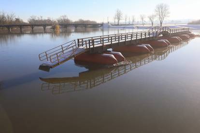 FOTO Zaleđeno jutro: Karlovac se jutros probudio na minus pet