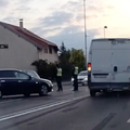 VIDEO Sudarili se auto i kombi u zagrebačkim Sesvetama