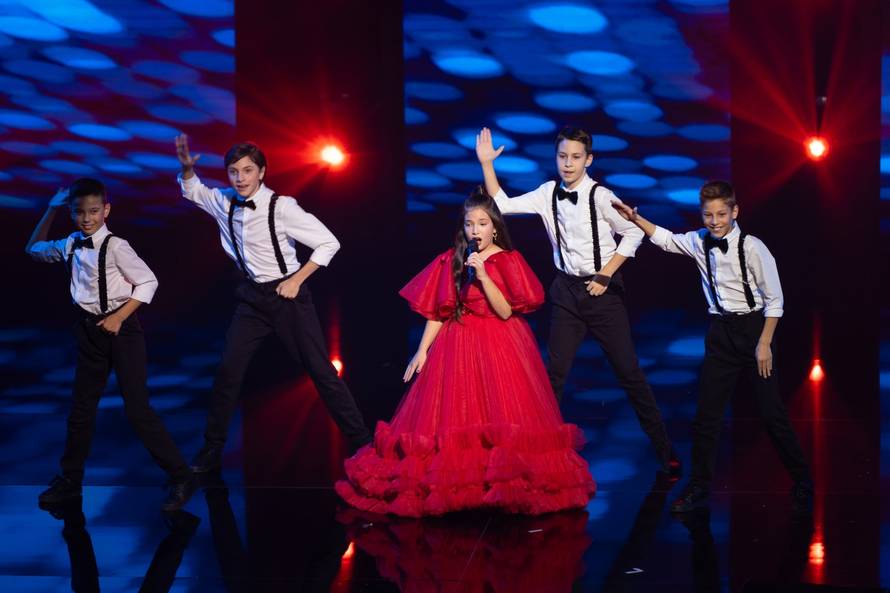 U finale 'Supertalenta' prošle su Ukrajinka Karyna, Emina i Ena