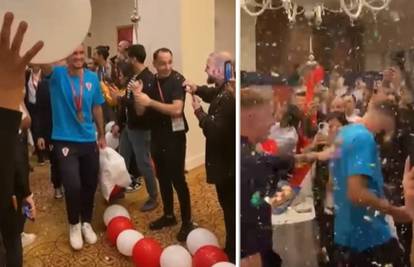 VIDEO Doček 'vatrenih' u hotelu nakon osvajanja bronce na SP-u