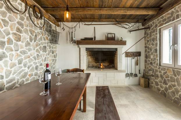 FOTO Ovo je Budimirova vila Pokora: Na ilegalnom katu su biljar i terasa, bazen će rušiti...