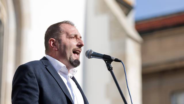 Zagreb: Govornici na prosvjedu "Dosta je! Idemo na izbore!" 
