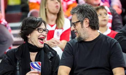 Domaća glumica (61) bodrila je rukometaše u Areni u društvu svog 18 godina mlađeg dečka