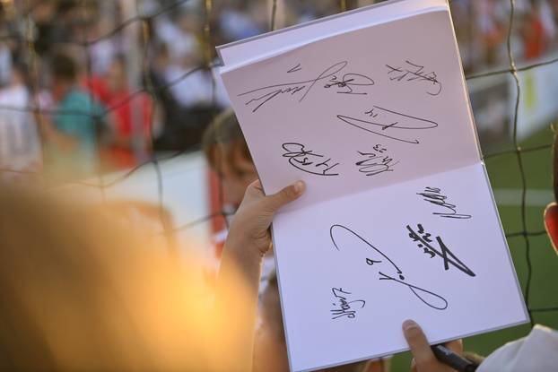 Međusobni okršaj zvijezda Vatrenih u uličnom nogometu održan je u Zagrebu