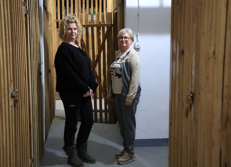 Predstavnica suvlasnika Marijana Džeko sa stanarkom Trga Ivana Kukuljevića 5