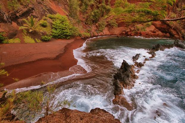 Kaihalulu red sand beach