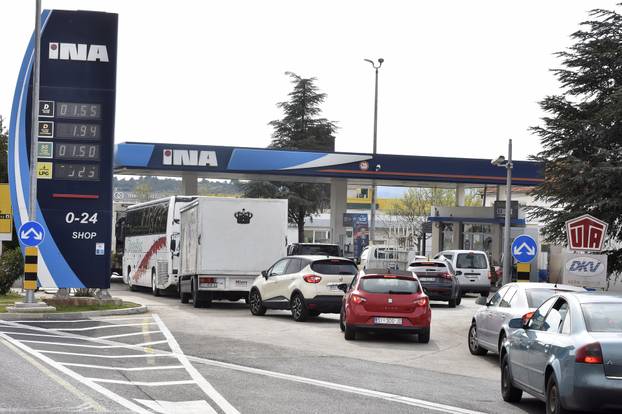 Šibenik: Gužve na benzinskim postajama zbog najavljenog poskupljenja