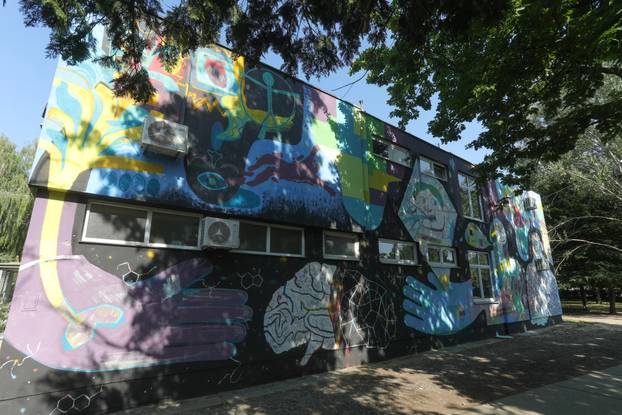 Osijek: Umjetnički mural na zidovima Osnovne škole August Šenoa