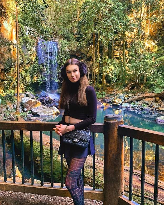 FOTO Htjela je biti žena mačka, a sad plače: Dala sam 7000 €, a fileri su me unakazili! Pomiču se