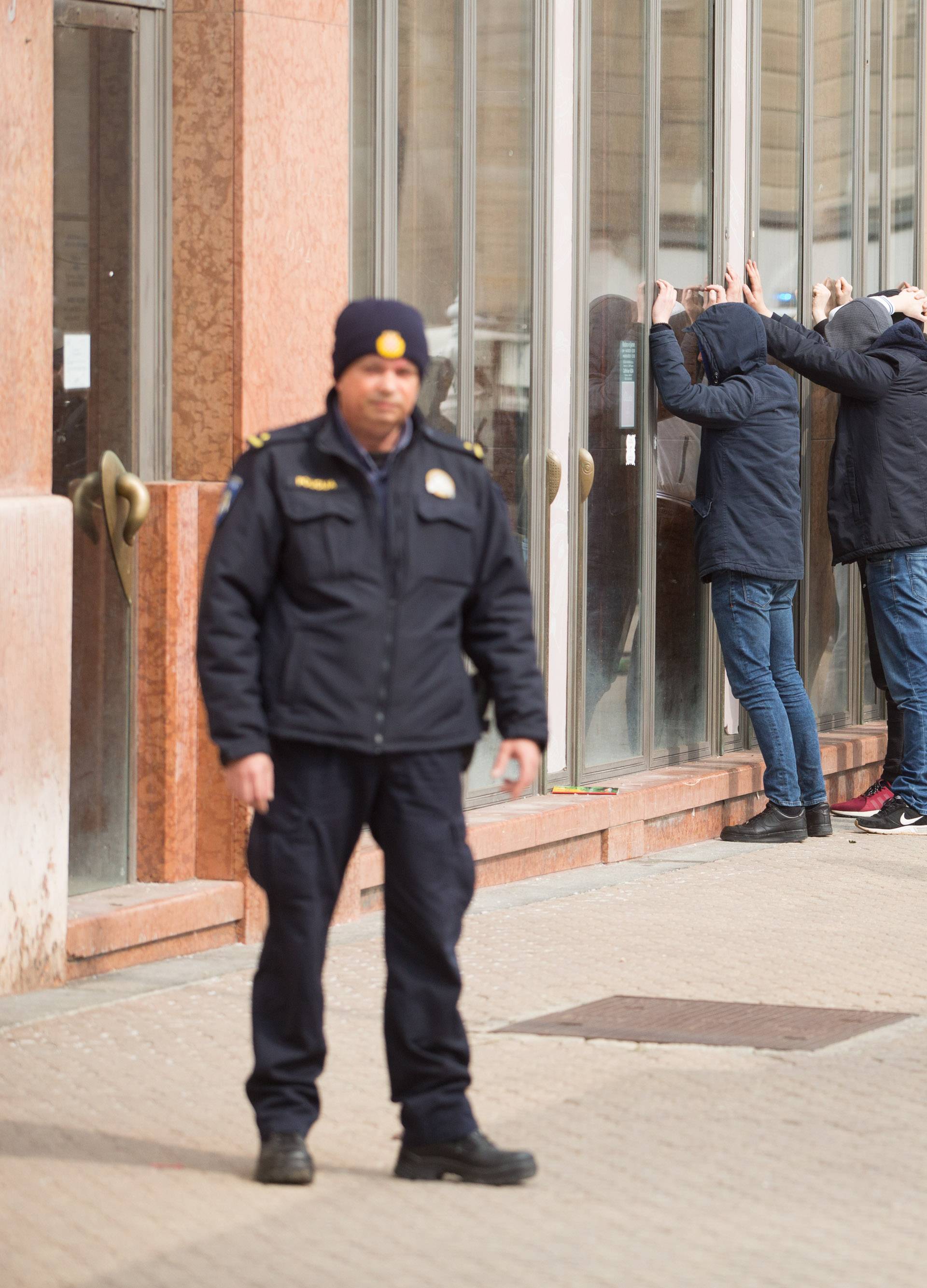 Policija privela veliku skupinu huligana: Razbijali po Zagrebu