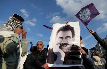 Turska napada kurdski PKK u Iraku i Siriji unatoč pozivu vođe skupine na razoružanje