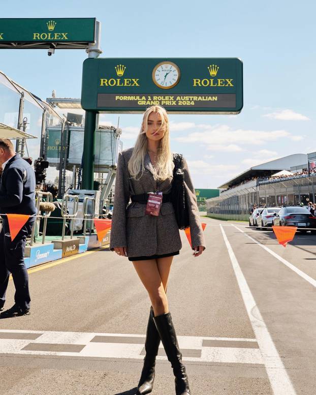 FOTO Zamamna plavuša plijeni pozornost gdje god se pojavi! Surađivala je i s Netflixom