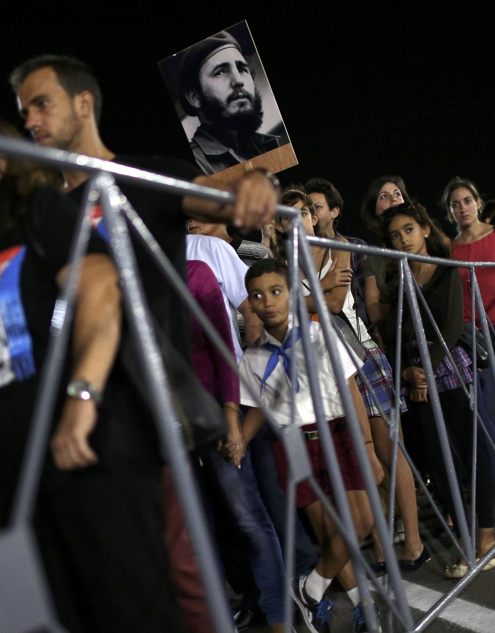 People wait in line to pay tribute to Cuba's late President Fidel Castro at the Jose Marti Memorial in Revolution Square in Havana