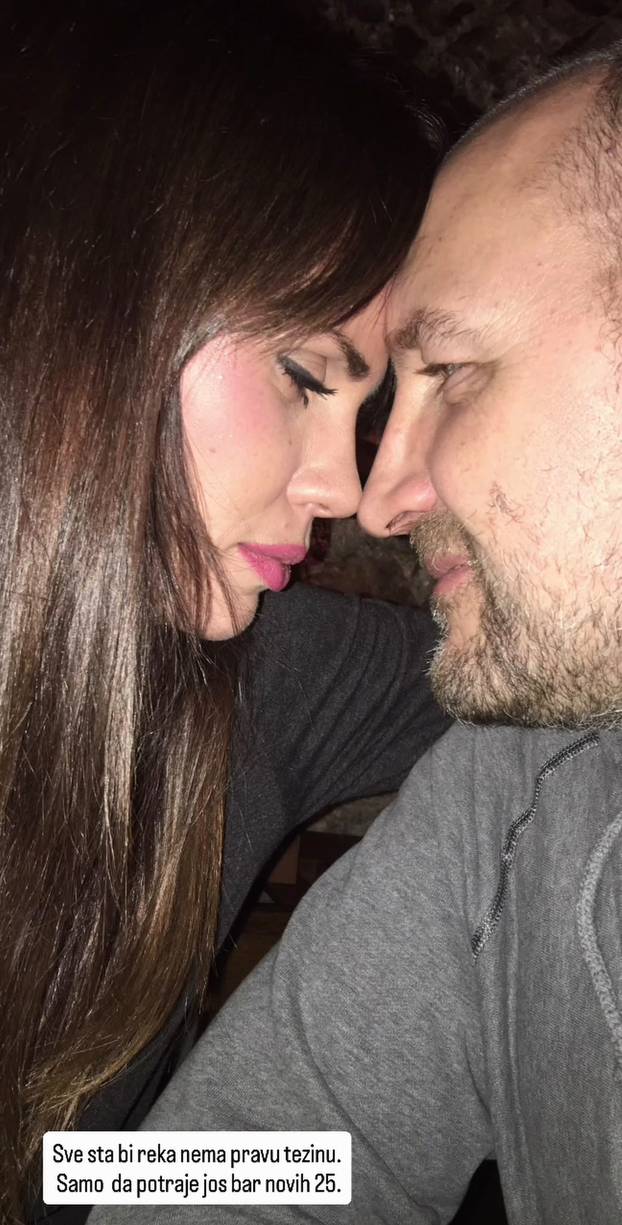 FOTO Viktorija i Dino Rađa imali srebrni pir: 'Još bar novih 25..'