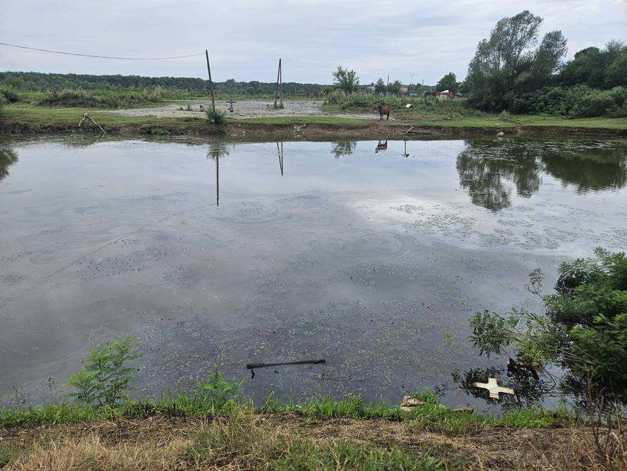 FOTO/VIDEO Izlila se nafta u kanal na ulazu u Lonjsko polje: ’Lako bi moglo završiti i u polju’