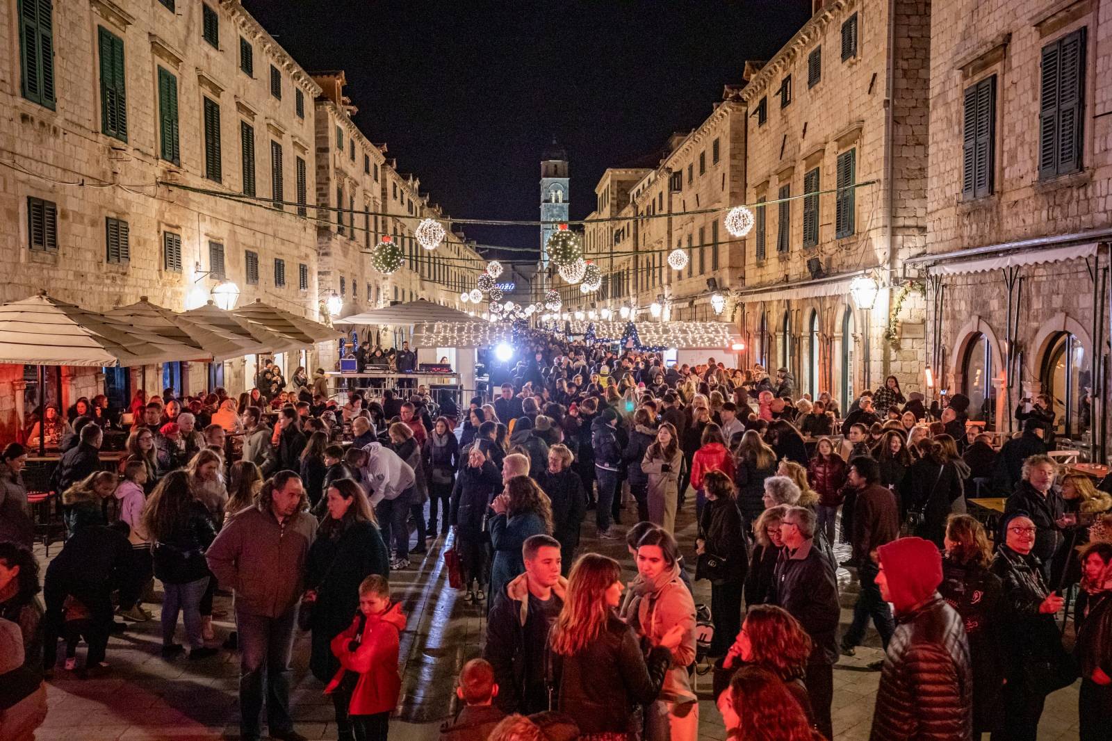 Dubrovnik: Paljenjem prve adventske svijeće počeo 6. Dubrovački zimski festival