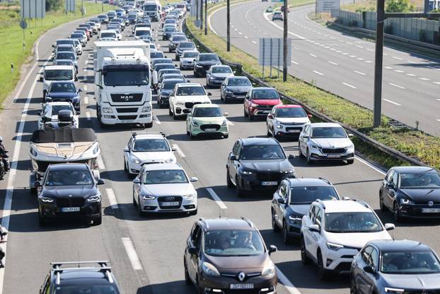 Zagreb: Gužve prema Jadranu, kolone vozila protežu se kilometrima